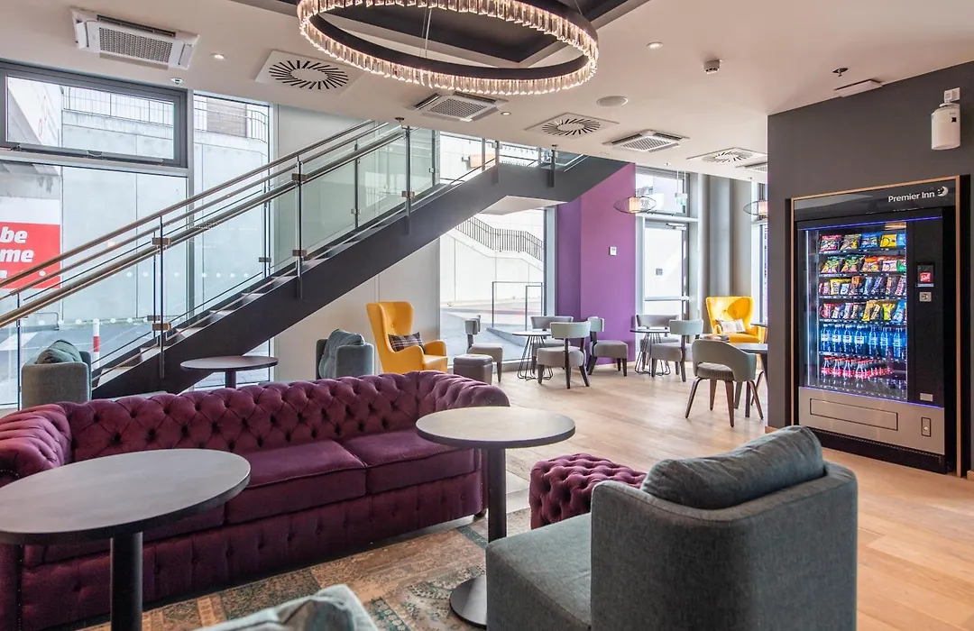 Premier Inn Stuttgart City Centre-1