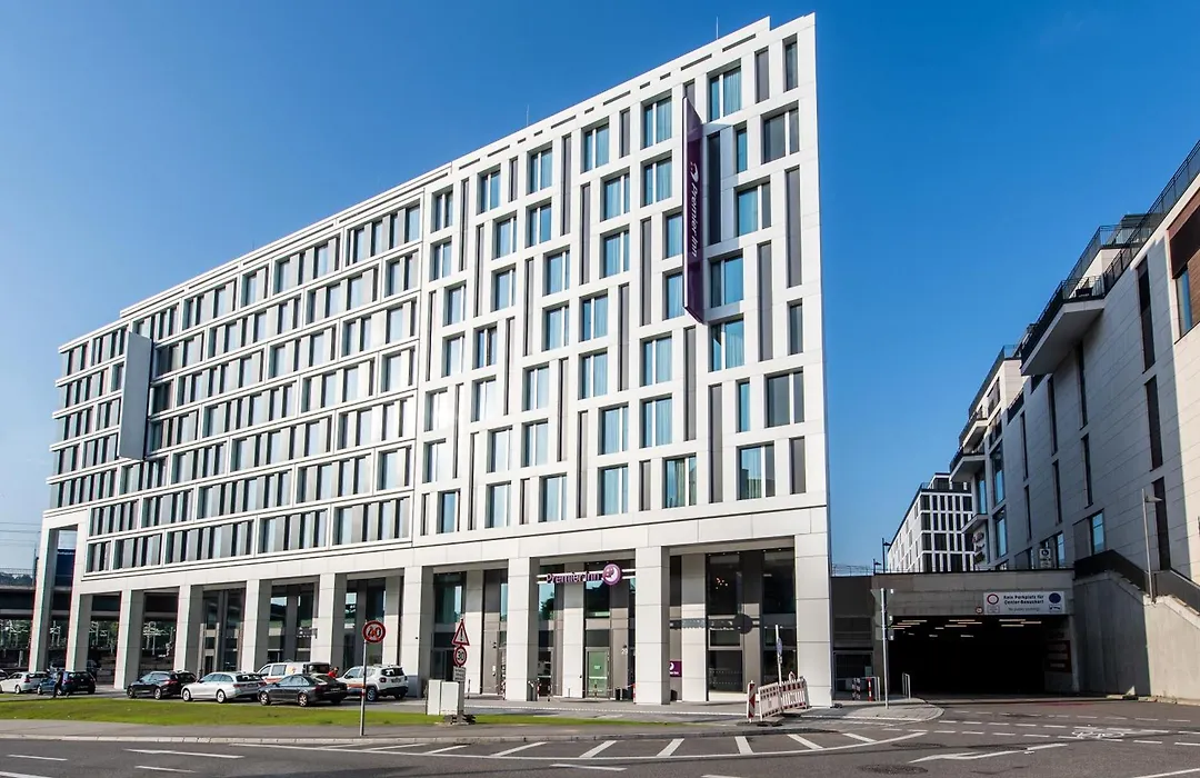 Premier Inn Stuttgart City Centre-1