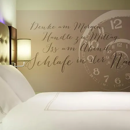 Premier Inn Stuttgart City Centre-2