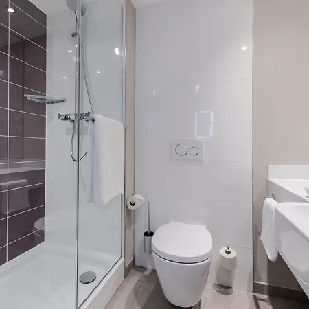 Premier Inn Stuttgart City Centre-2
